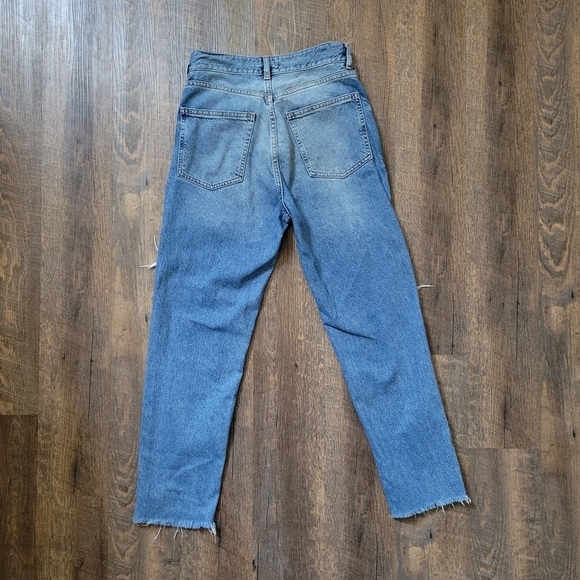 H&M Women's "Girls Bite Back" Straight Regular Jeans with Raw Edge Hem Size 6 - Picture 3 of 6